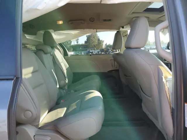 2015 TOYOTA SIENNA XLE  