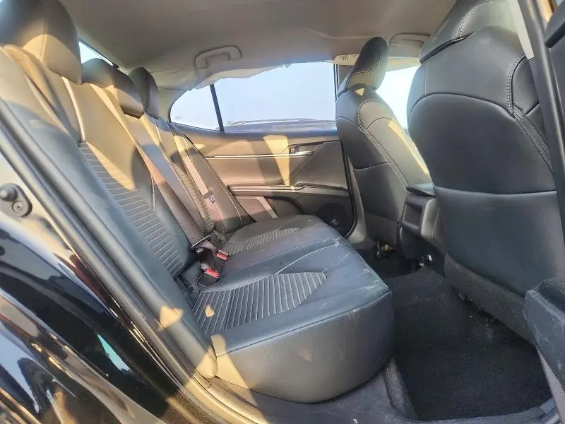 2019 TOYOTA CAMRY SE  