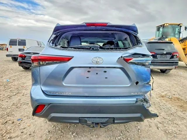 2022 TOYOTA HIGHLANDER XLE  