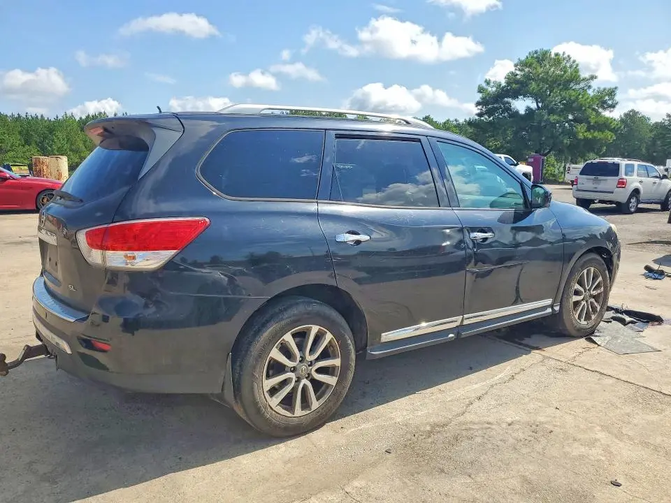 2016 NISSAN PATHFINDER SL  