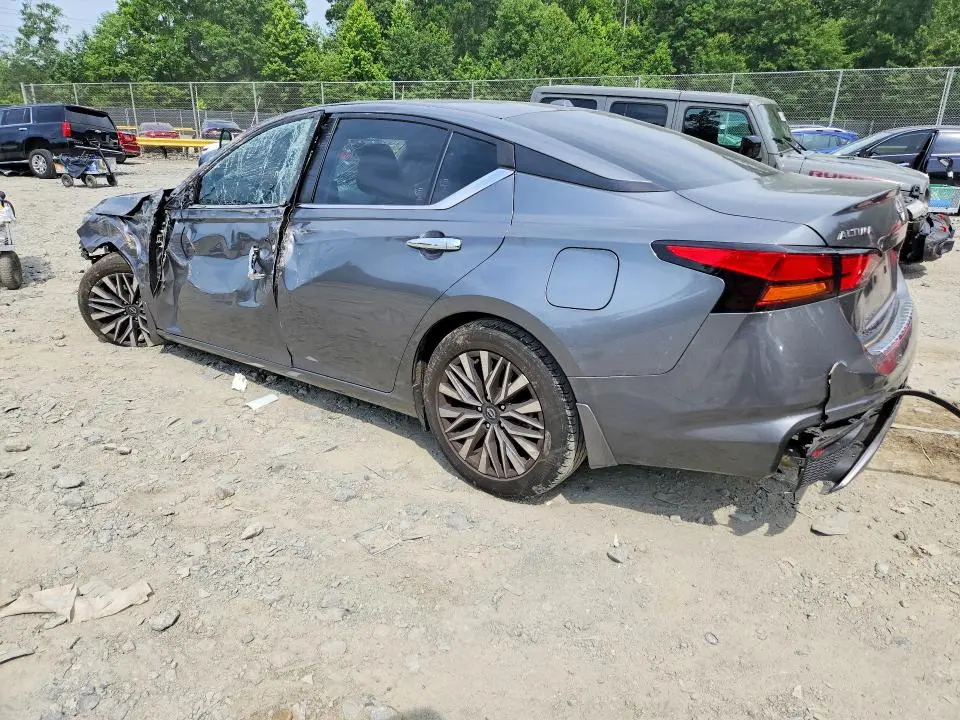 2023 NISSAN ALTIMA SV  