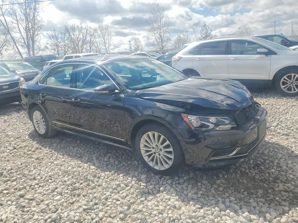 2017 VOLKSWAGEN PASSAT SE  