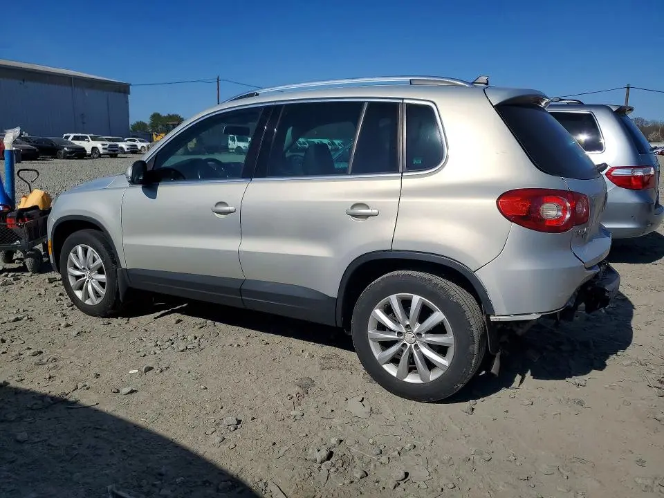 2011 VOLKSWAGEN TIGUAN S  
