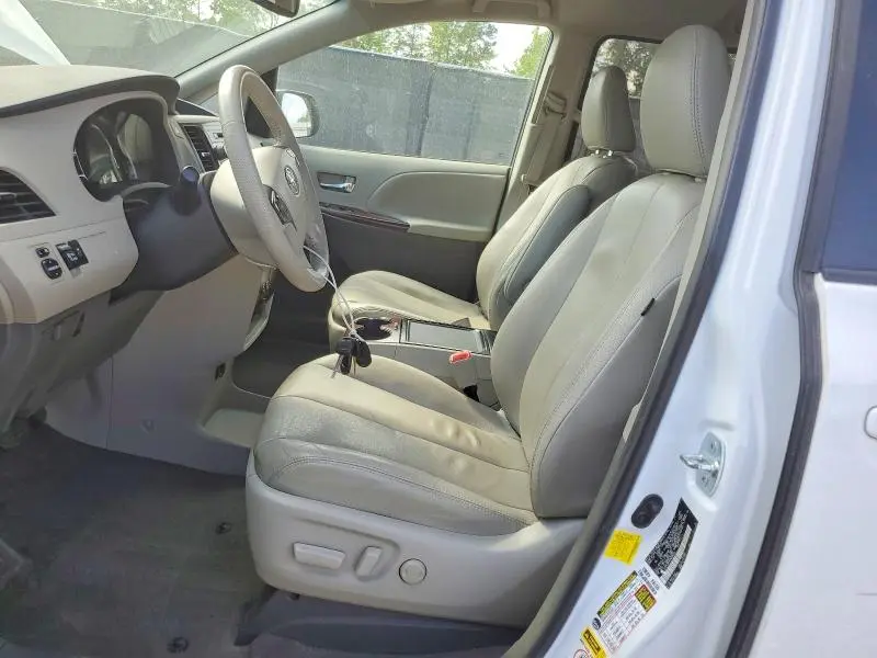 2013 TOYOTA SIENNA XLE 8-PASSENGER  