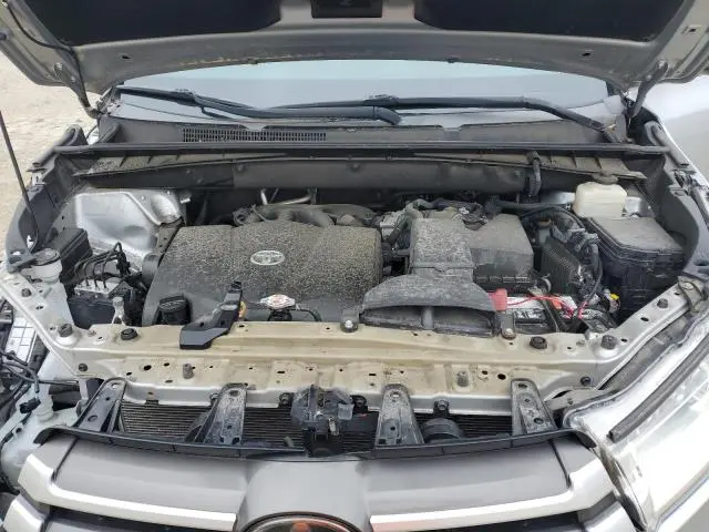 2018 TOYOTA HIGHLANDER SE  