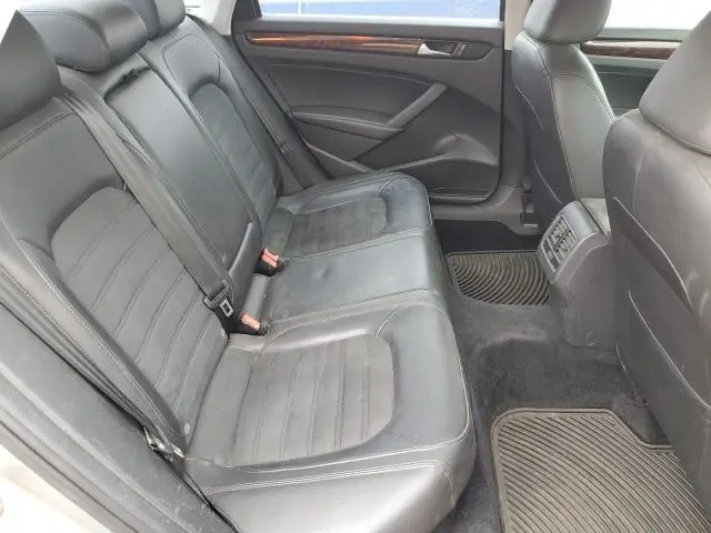 2013 VOLKSWAGEN PASSAT SEL  