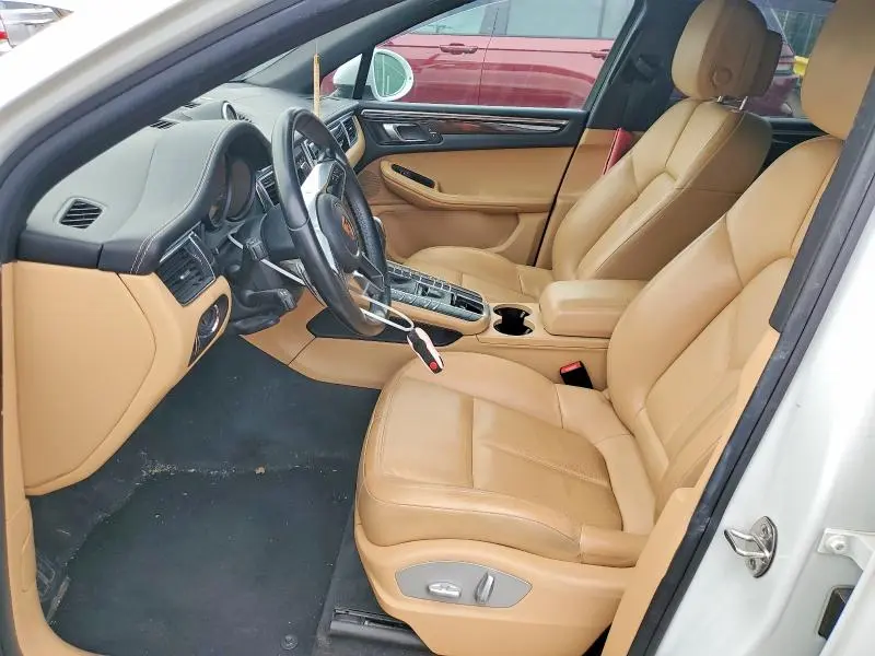 2018 PORSCHE MACAN   