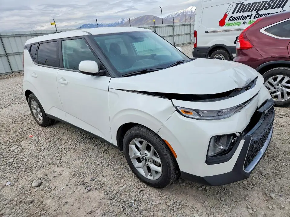 2022 KIA SOUL LX  