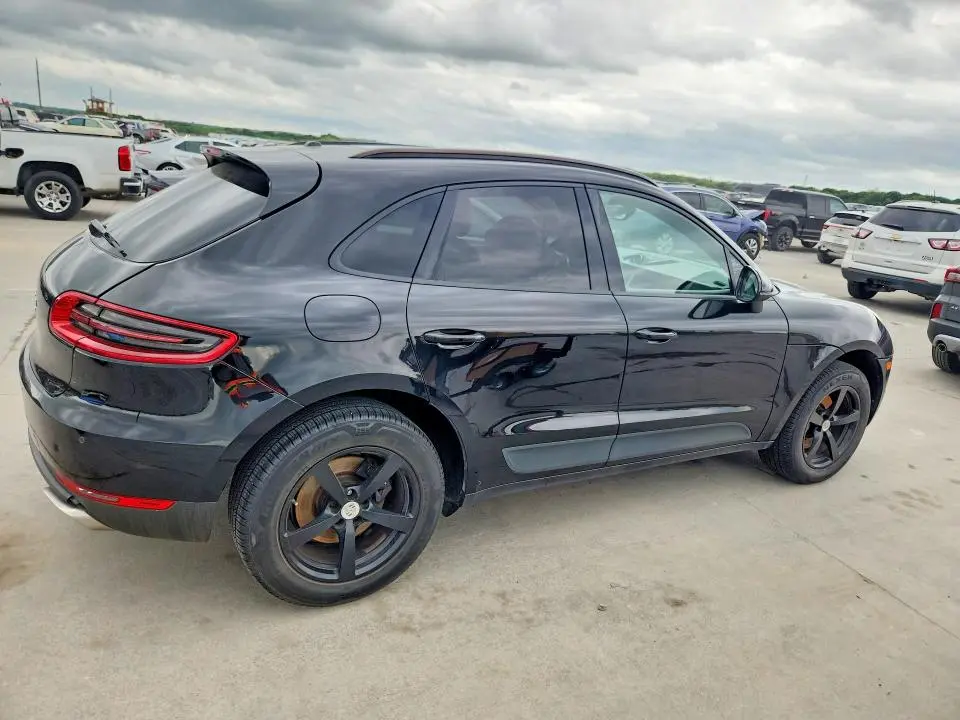 2017 PORSCHE MACAN   