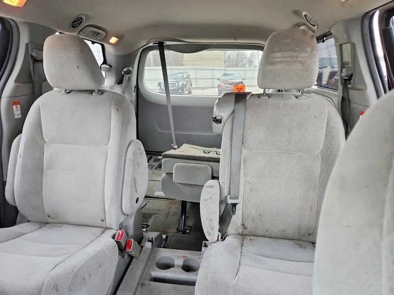 2015 TOYOTA SIENNA LE 8-PASSENGER  