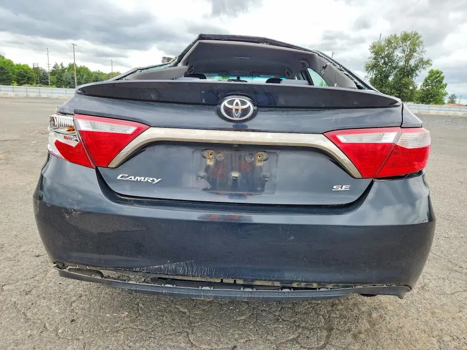 2017 TOYOTA CAMRY SE  