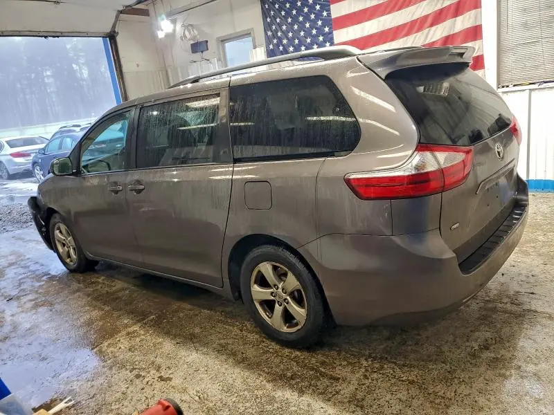 2017 TOYOTA SIENNA LE  