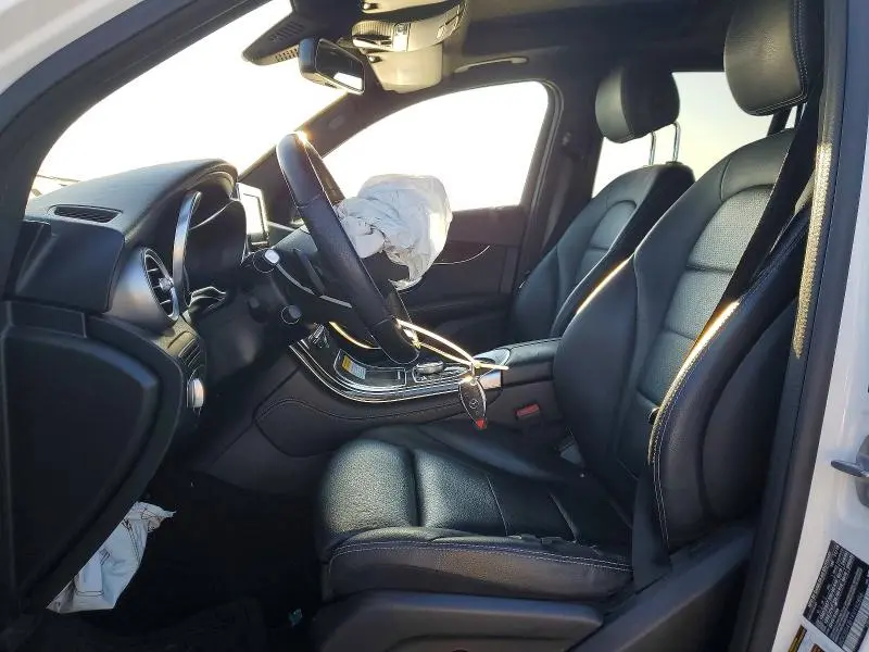 2019 MERCEDES-BENZ GLC 300  