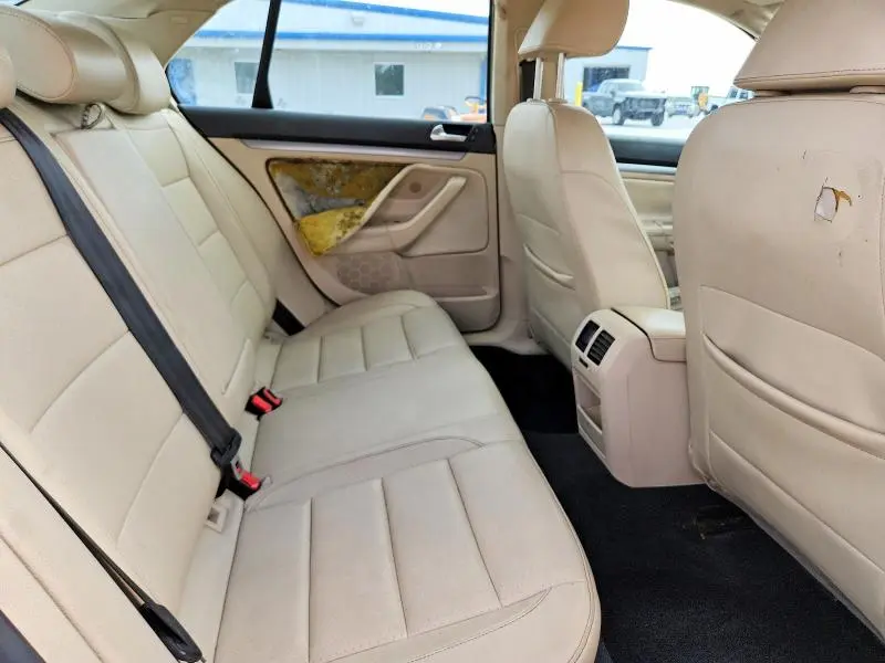 2010 VOLKSWAGEN JETTA LIMITED  