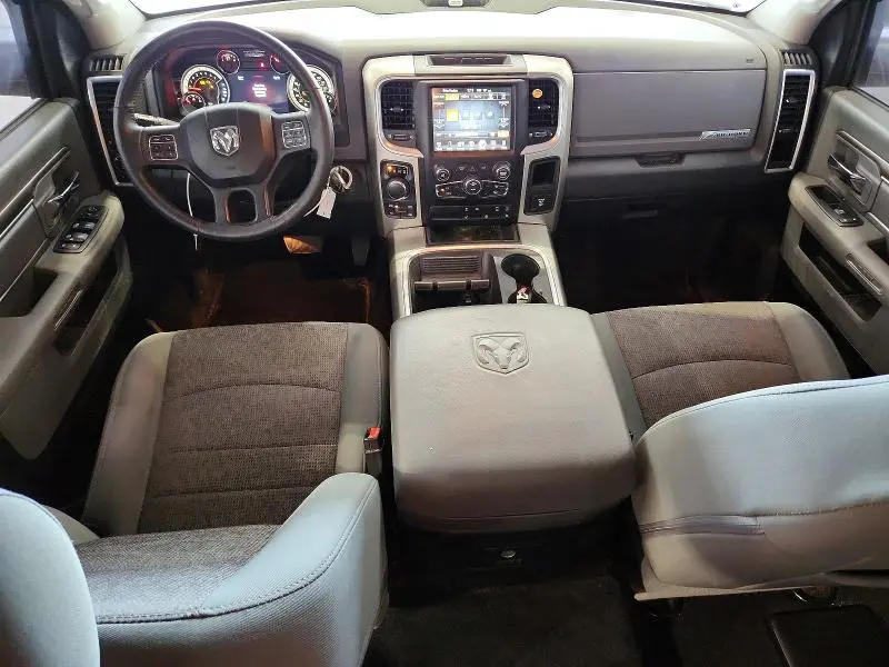 2016 RAM 1500 SLT  
