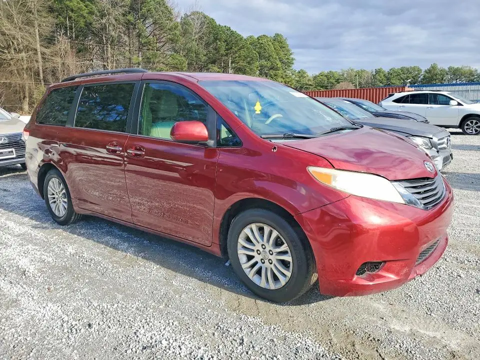 2013 TOYOTA SIENNA XLE  