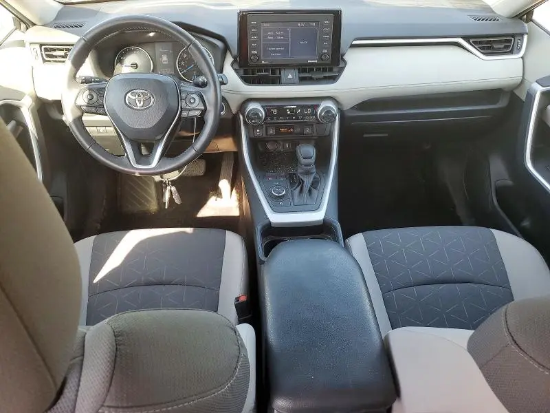 2021 TOYOTA RAV4 XLE  