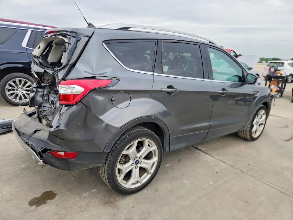 2019 FORD ESCAPE TITANIUM  