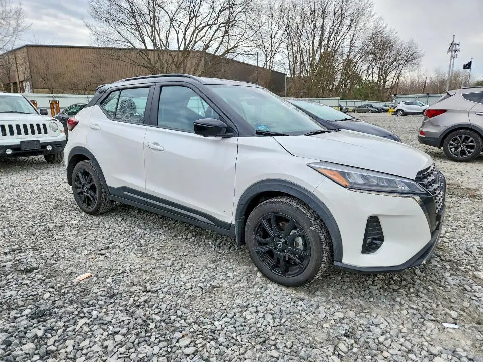2024 NISSAN KICKS SR  