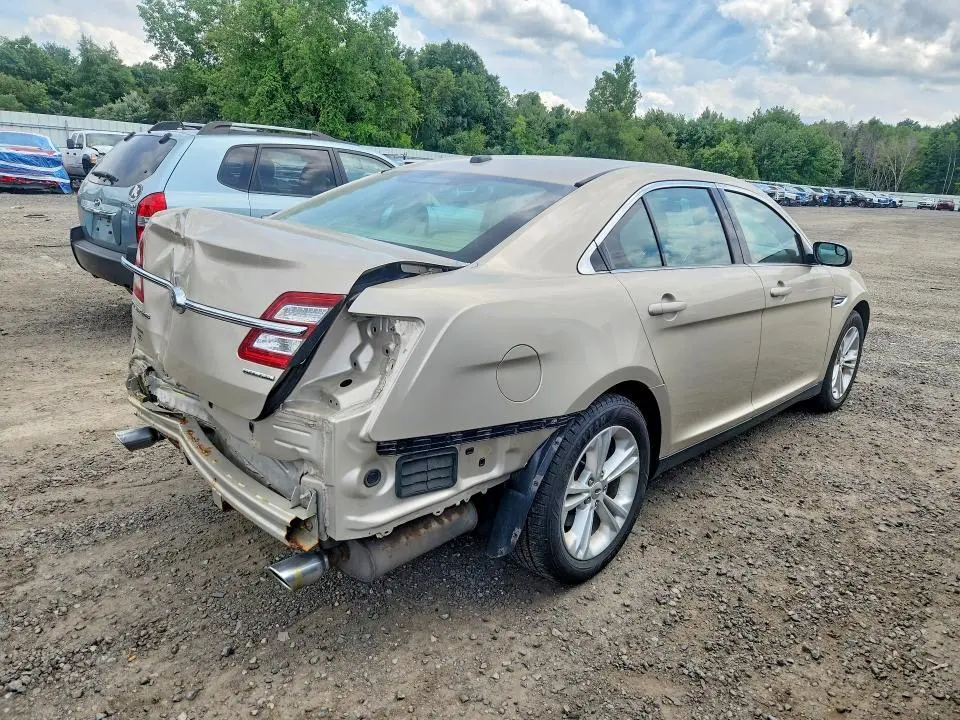 2018 FORD TAURUS SE  