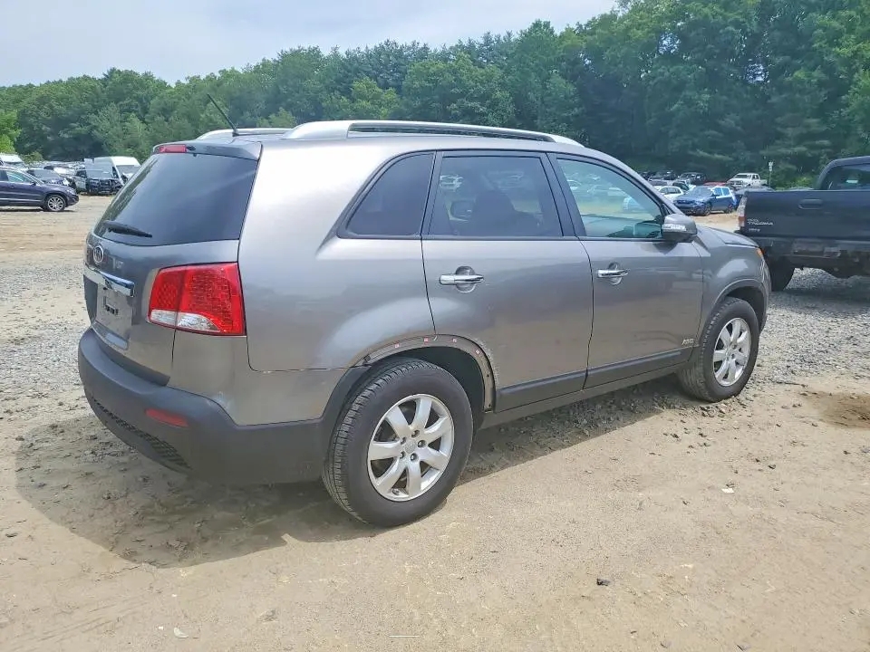 2013 KIA SORENTO LX  