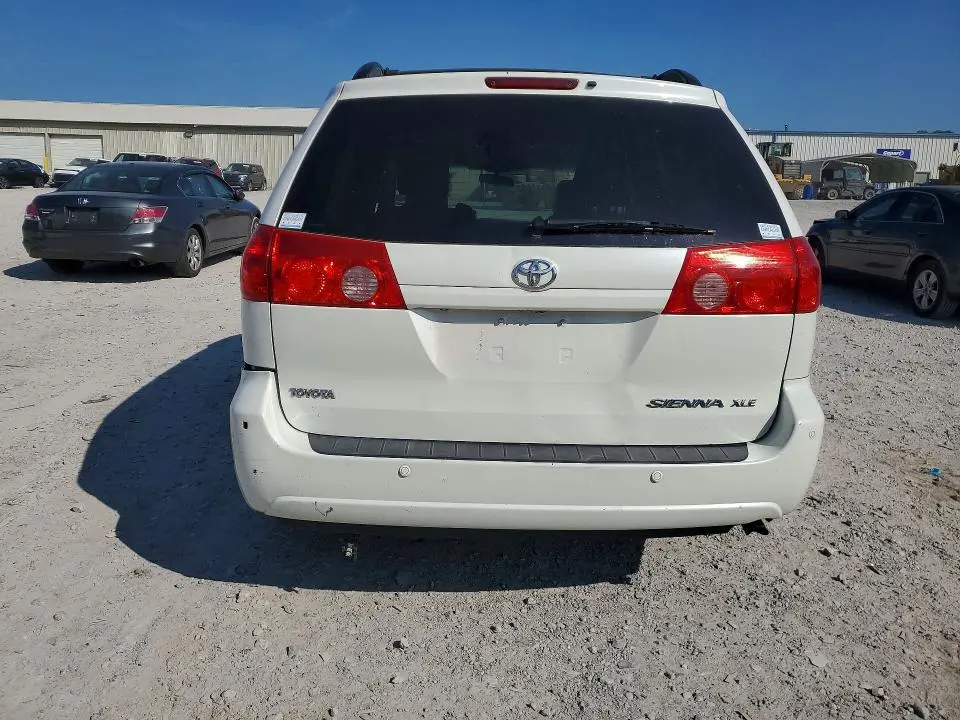2010 TOYOTA SIENNA XLE  