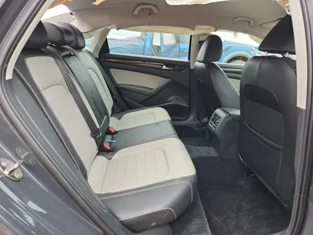 2015 VOLKSWAGEN PASSAT SE  