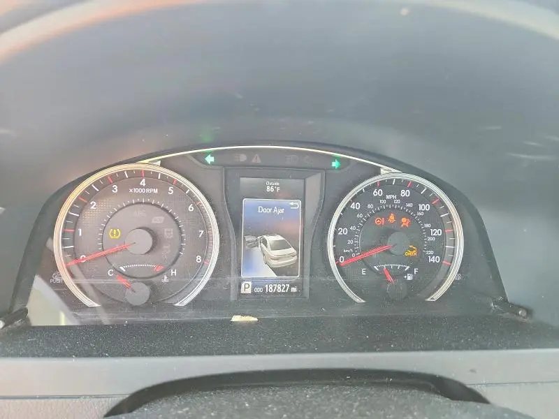 2016 TOYOTA CAMRY SE  