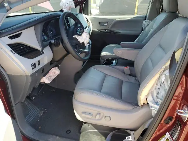 2015 TOYOTA SIENNA XLE  