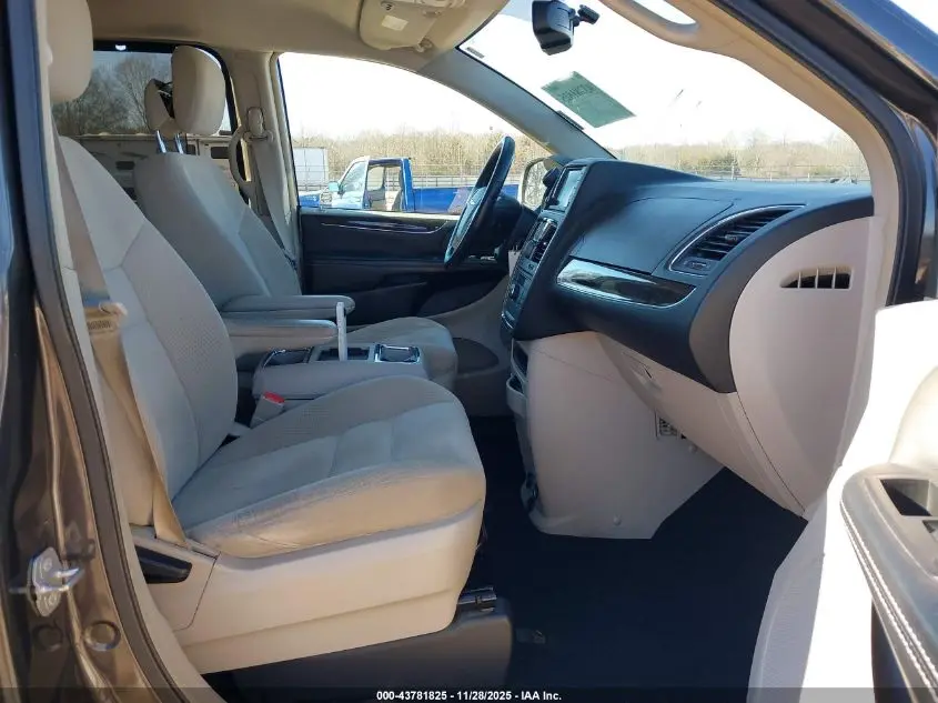 2016 CHRYSLER TOWN & COUNTRY TOURING