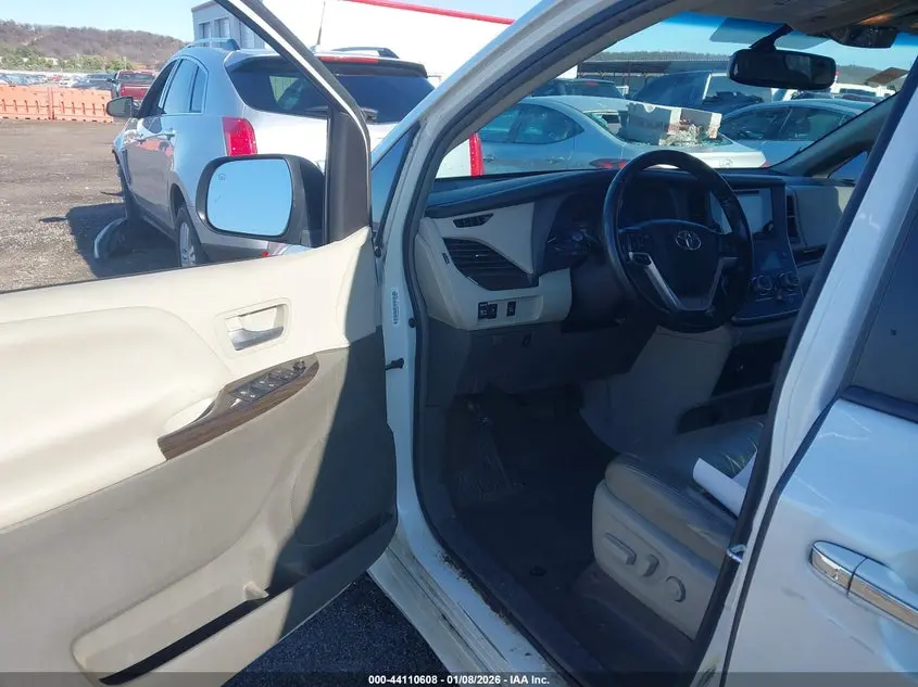 2016 TOYOTA SIENNA XLE 8 PASSENGER