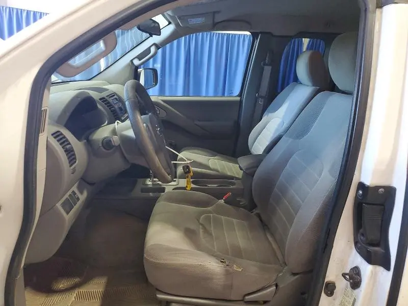 2013 NISSAN FRONTIER S  