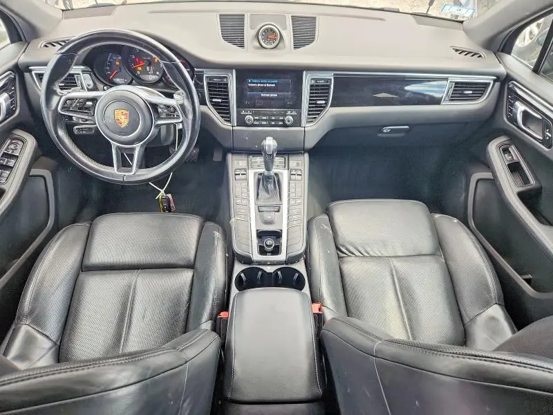 2017 PORSCHE MACAN   