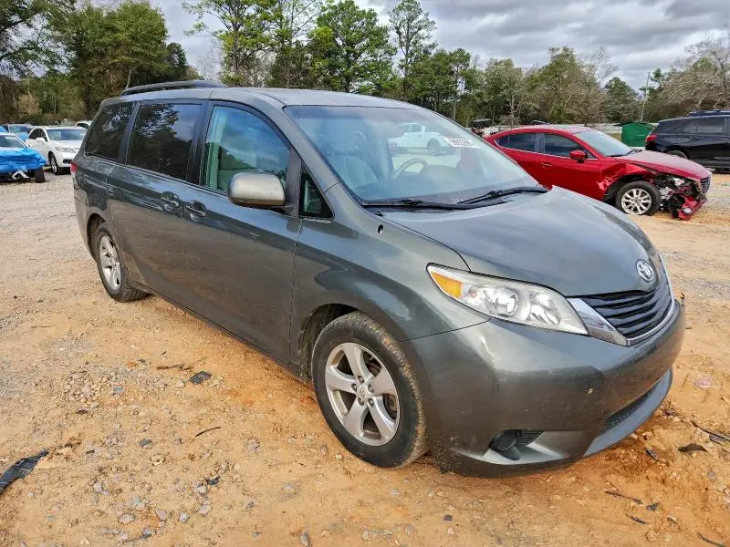 2011 TOYOTA SIENNA LE  