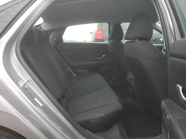 2024 HYUNDAI ELANTRA SE