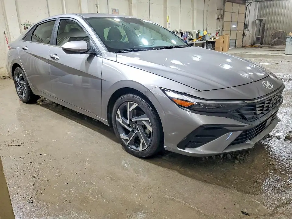 2025 HYUNDAI ELANTRA SEL  
