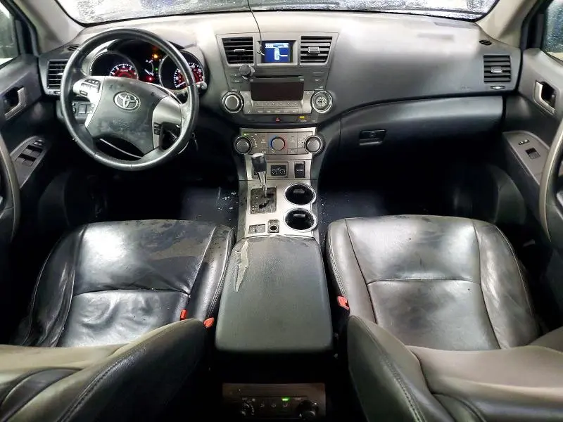 2012 TOYOTA HIGHLANDER SE  