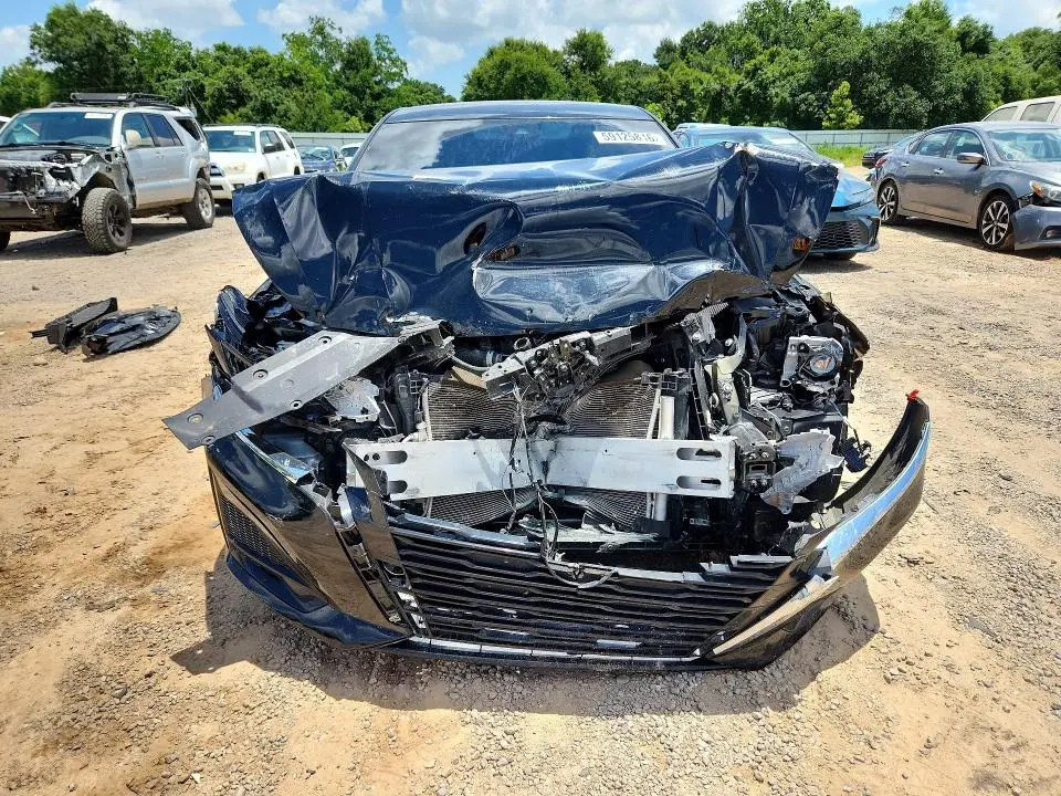 2024 NISSAN ALTIMA SV  