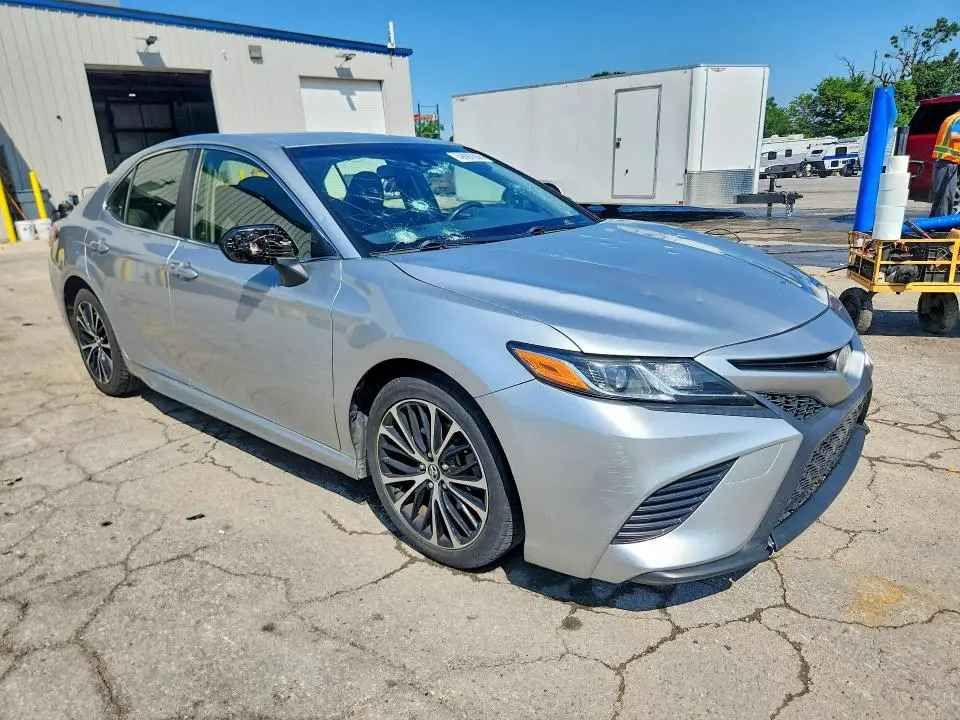 2018 TOYOTA CAMRY SE  