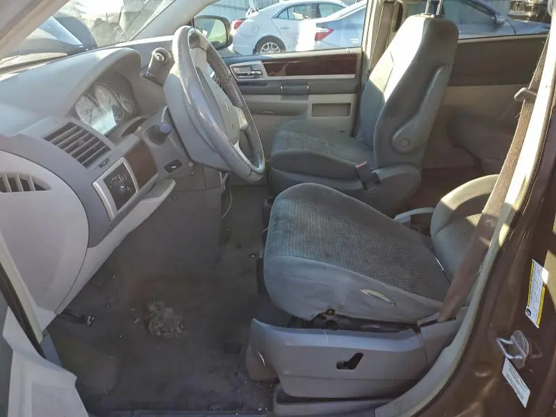 2010 CHRYSLER TOWN & COUNTRY TOURING  