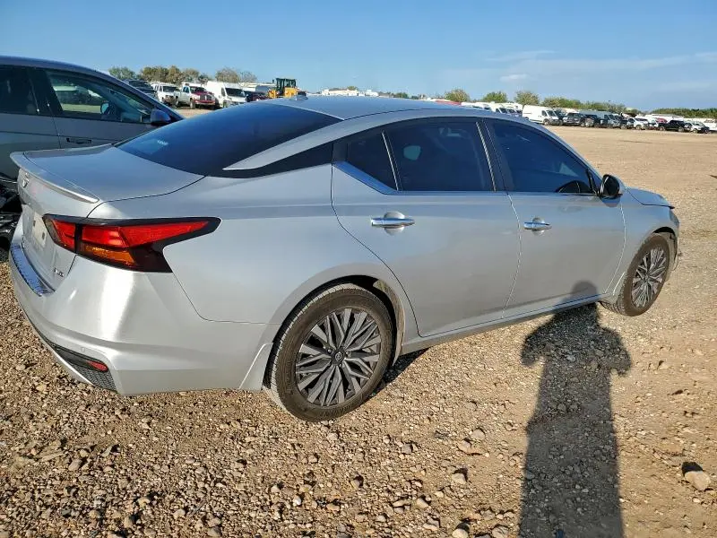 2023 NISSAN ALTIMA SV  