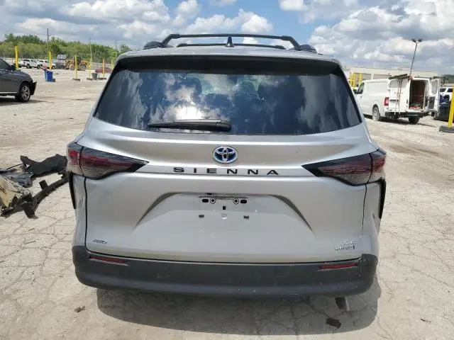 2024 TOYOTA SIENNA XLE  