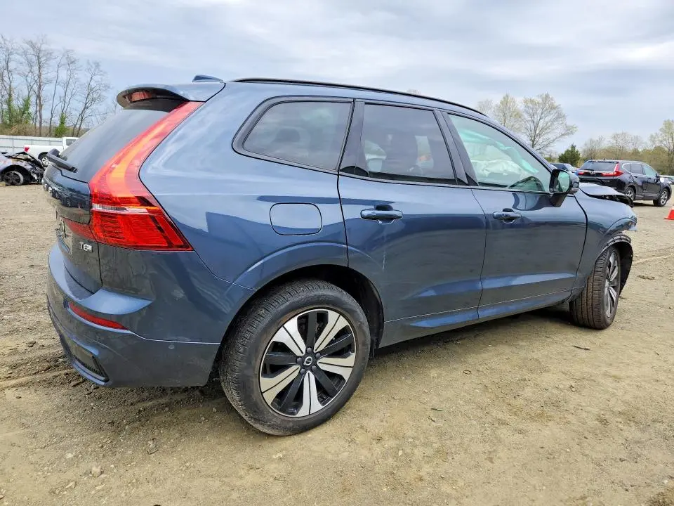 2025 VOLVO XC60 PLUS  