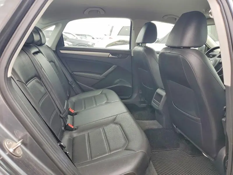 2015 VOLKSWAGEN PASSAT S  