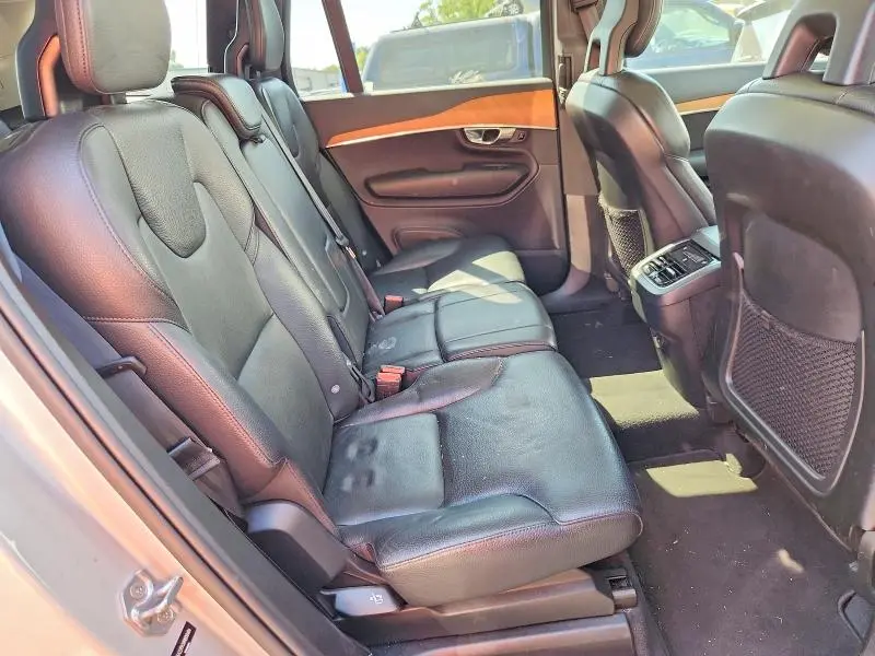 2022 VOLVO XC90 T6 MOMENTUM  