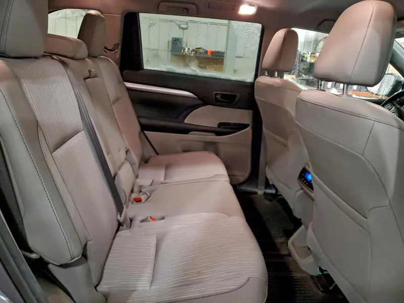 2015 TOYOTA HIGHLANDER LE  