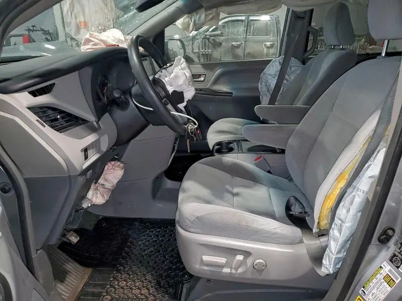 2015 TOYOTA SIENNA LE  