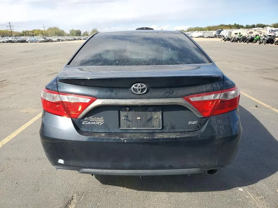 2016 TOYOTA CAMRY SE  