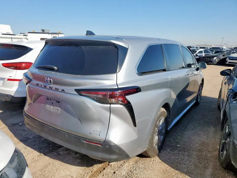 2023 TOYOTA SIENNA XLE