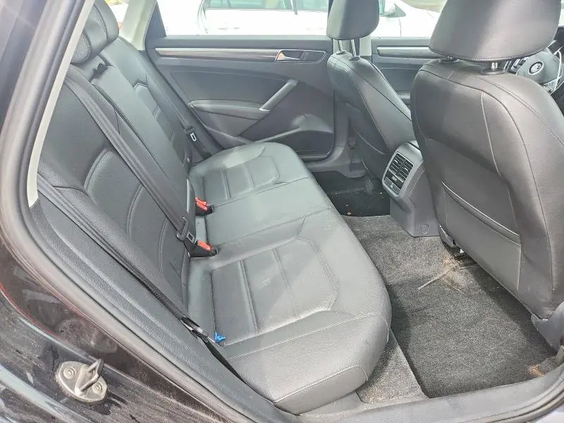 2017 VOLKSWAGEN PASSAT SE  